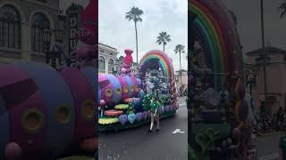 Poppy and Branch are in the house!  #universal #trolls #megamovie