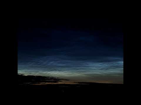 Серебристые облака над
