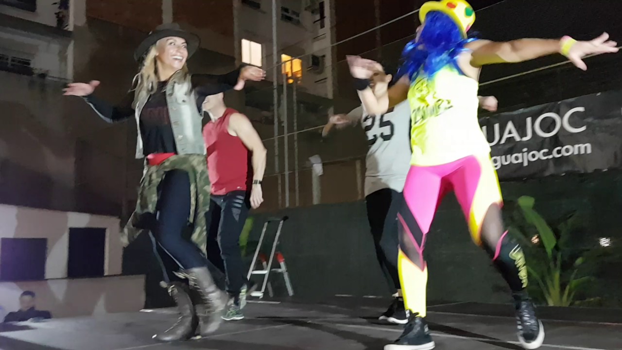 Merengueando Carla Bustamante y Jessica Expósito