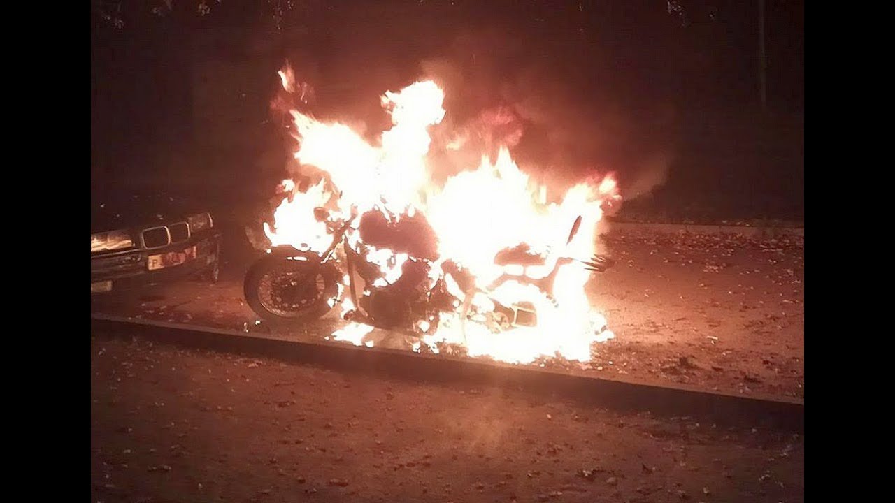 Сгоревший мотоцикл