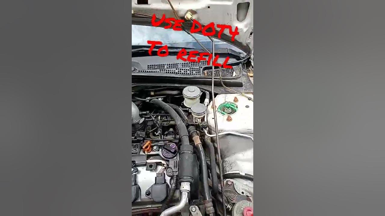 2001 Honda Civic Clutch Fluid Reservoir Location - YouTube