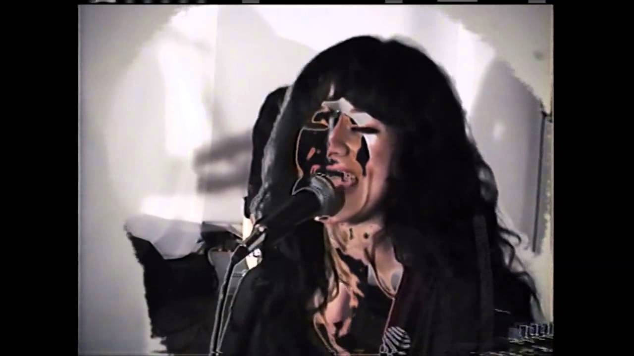 L.A. WITCH 'KILL MY BABY TONIGHT' (Official Live Video)
