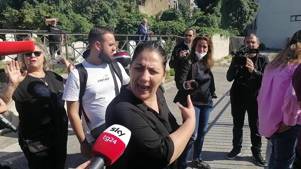 Crollo a Poggioreale, i parenti dei defunti contro il Comune: 