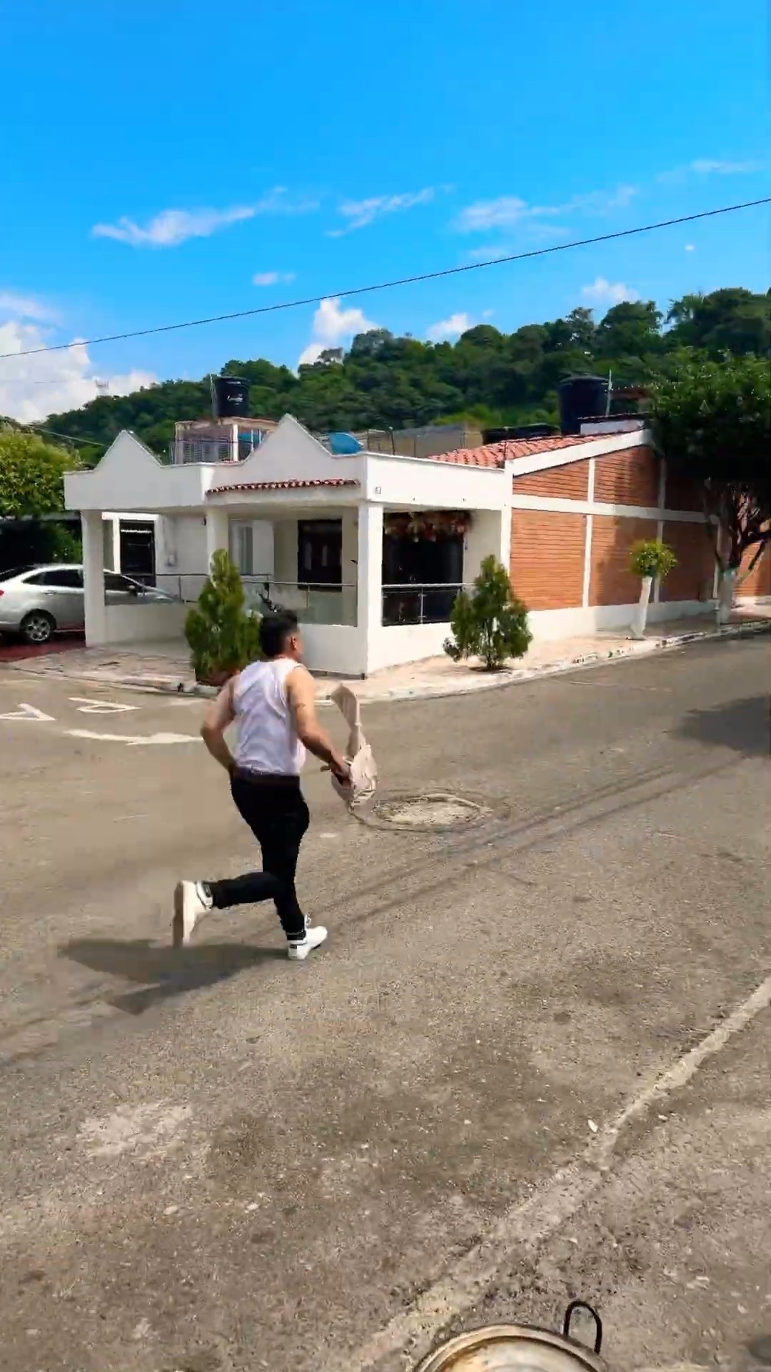 CUANDO ESTOY CON EL TINIEBLO Y LLEGA MI ESPOSO ??#humor #cosasdefamilia #comedia #cosasdecasa