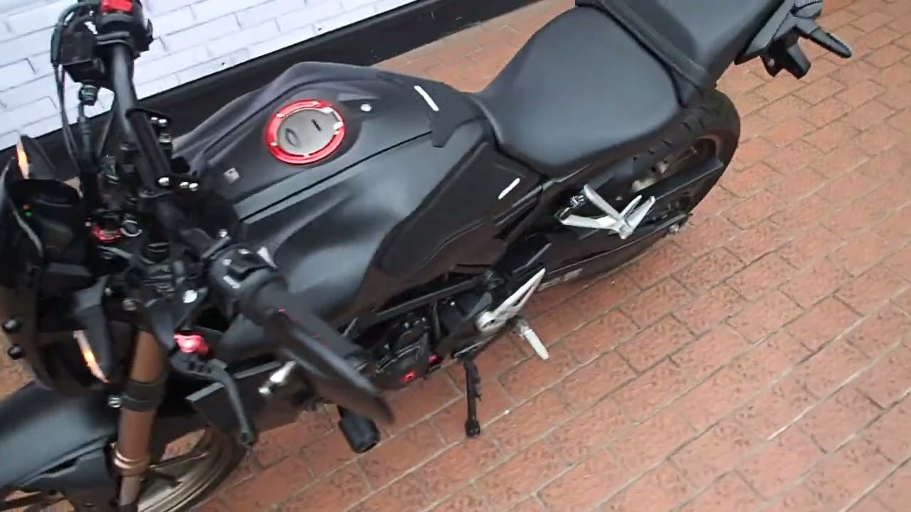 ホンダ CB250R 社外スクリーン・バーエンドミラー・レバー装備の詳細