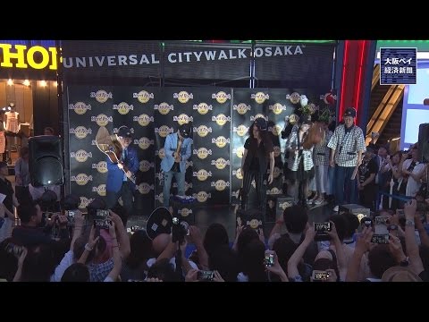 ギタースマッシュ ハードロックカフェが全面改装 吉本新喜劇ィズ らが祝う