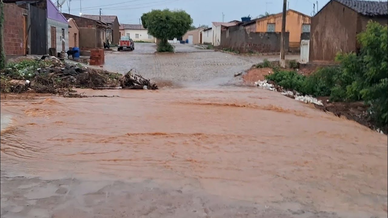 Indo pra Cachoeirinha com muita chuva na estrada 