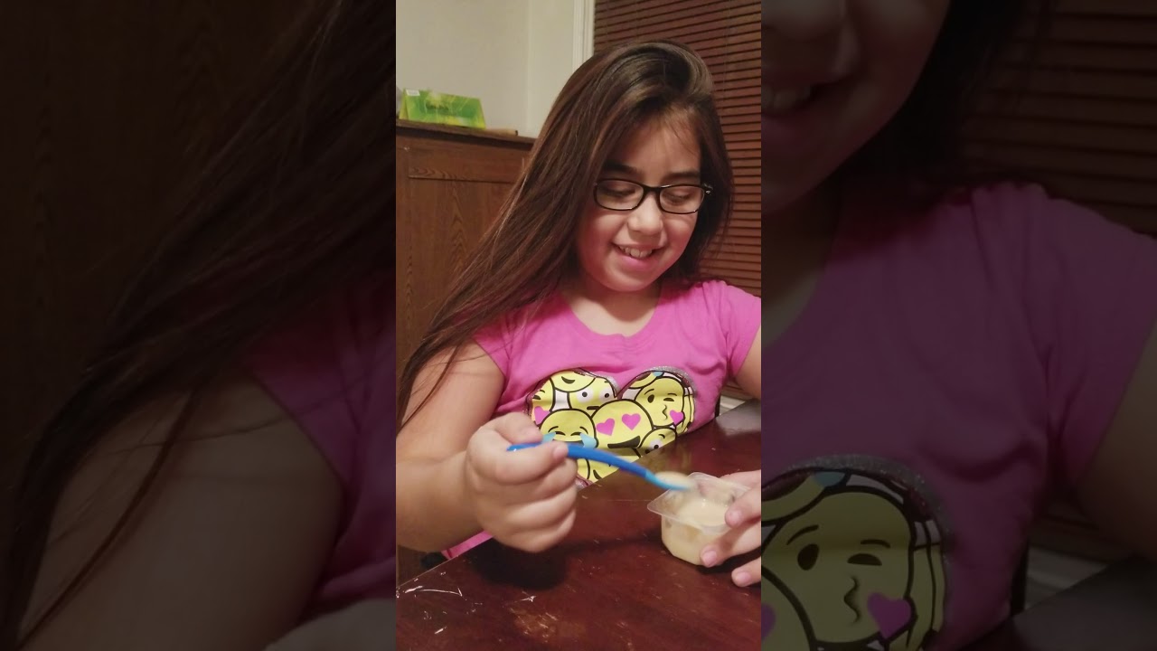 Trying Gerber banana baby food lol