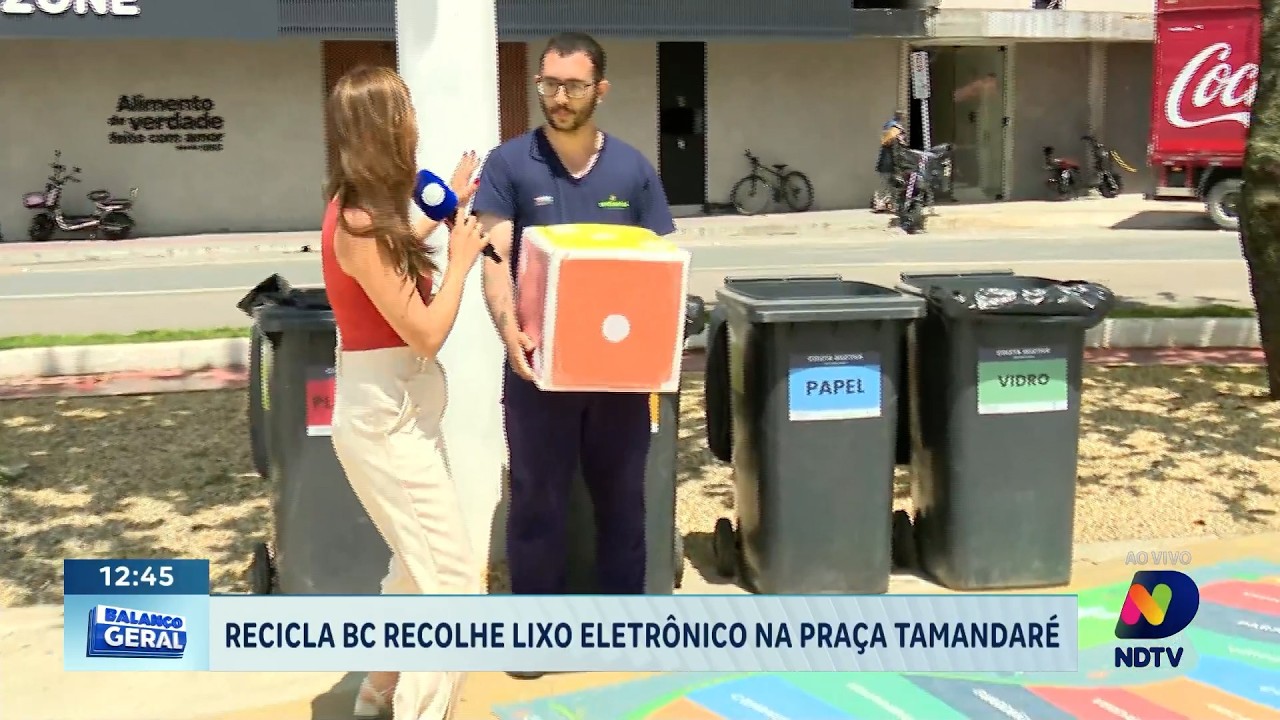 Recicla BC recolhe lixo eletrônico na Praça Almirante Tamandaré