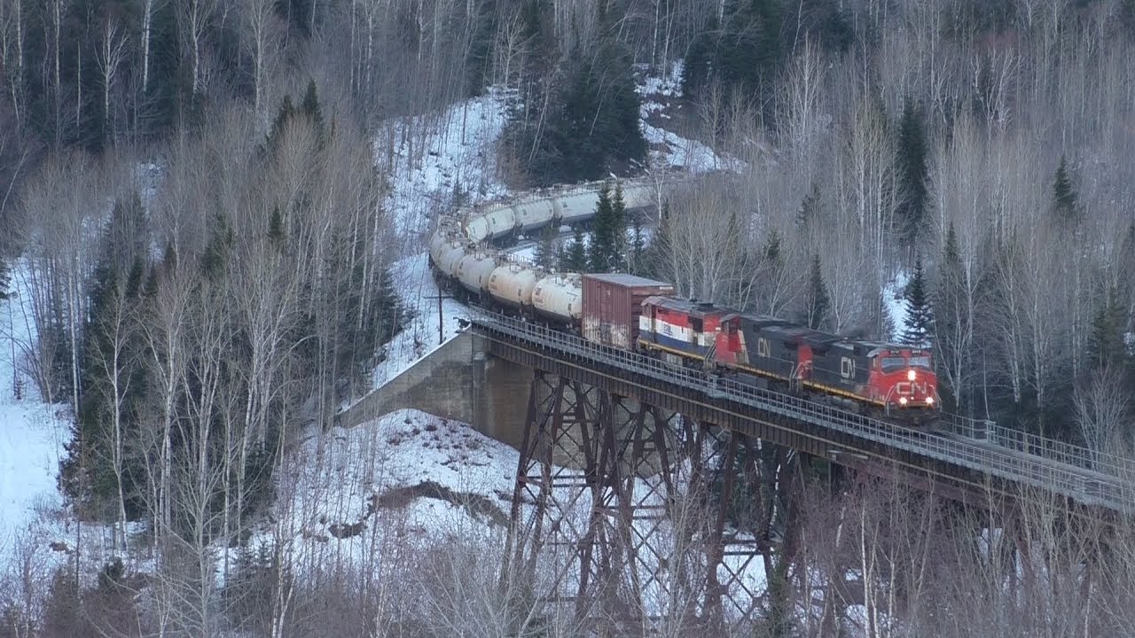 CN 2717 leads CN 306 East on the Pelletier Sub 12/26/18