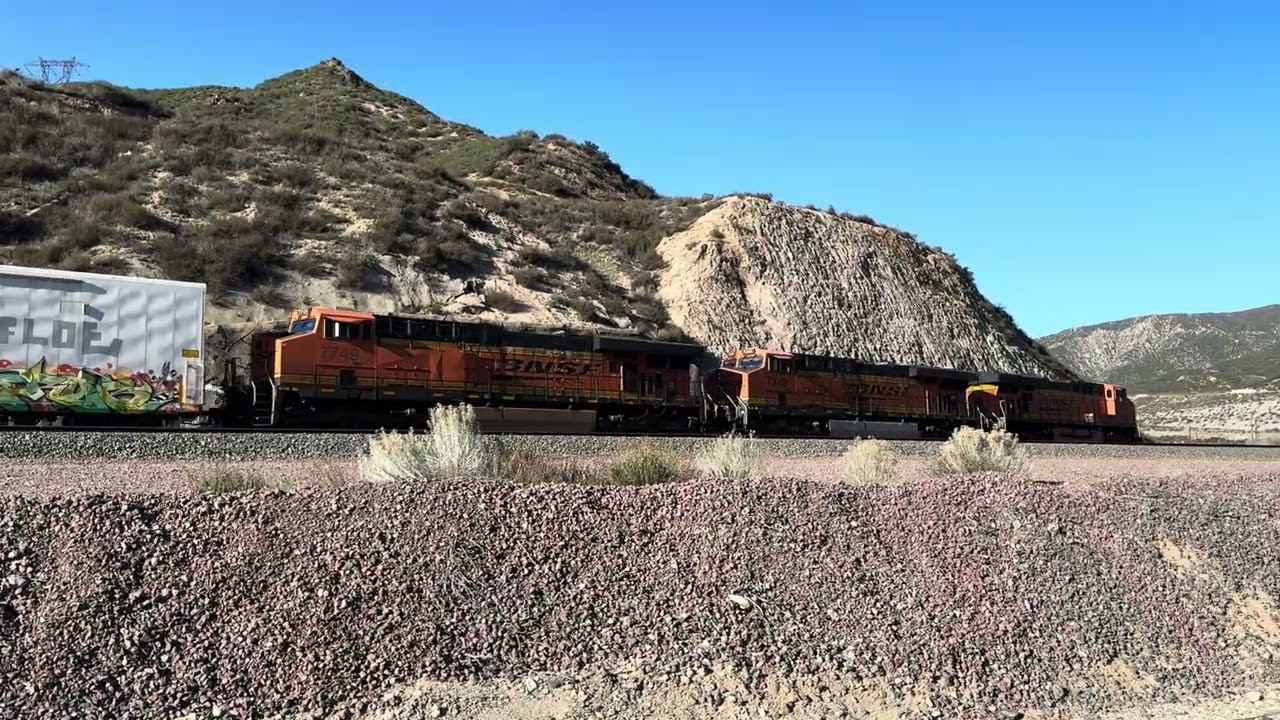 BNSF 5915 Leads Eastbound Manifest Train Rolling Through Blue Cut CA.