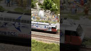 Train Passing Funfair #Modeltrains #Modelleisenbahn #Miniature #Modelrailroad