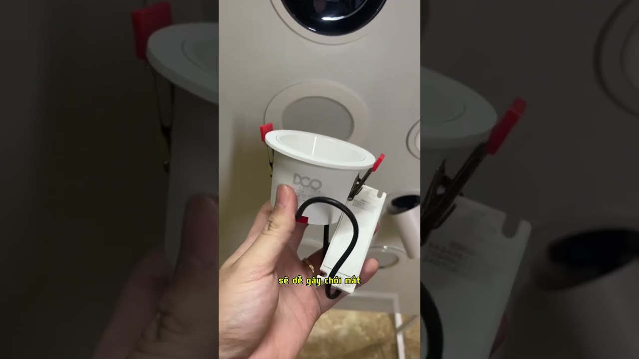 Nên chọn đèn Spotlight hay Downlight. Hãy xem qua video này.