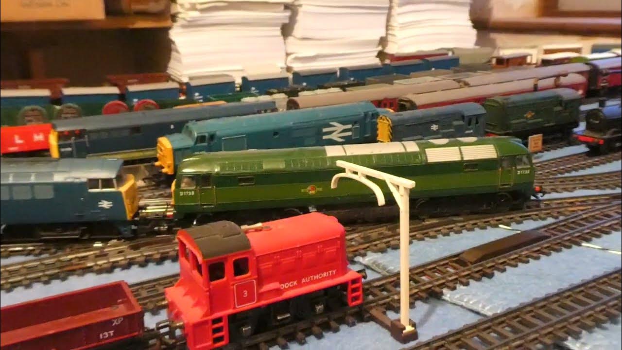 TRIANG MODEL RAILWAY ROLLING STOCK RUN FOUR 020223 YouTube