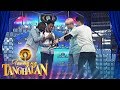 Tawag ng Tanghalan: Vhong gives his shoes to Clayton