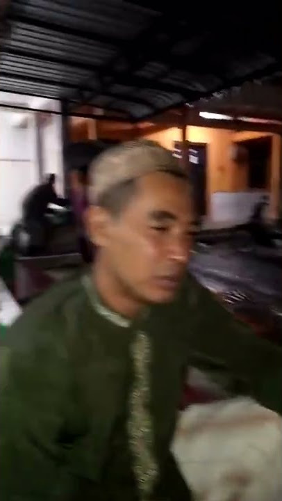 Pawang hujan lucu