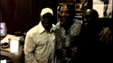 FEMI KUTI RELAXING FOR A SHORT BREAK