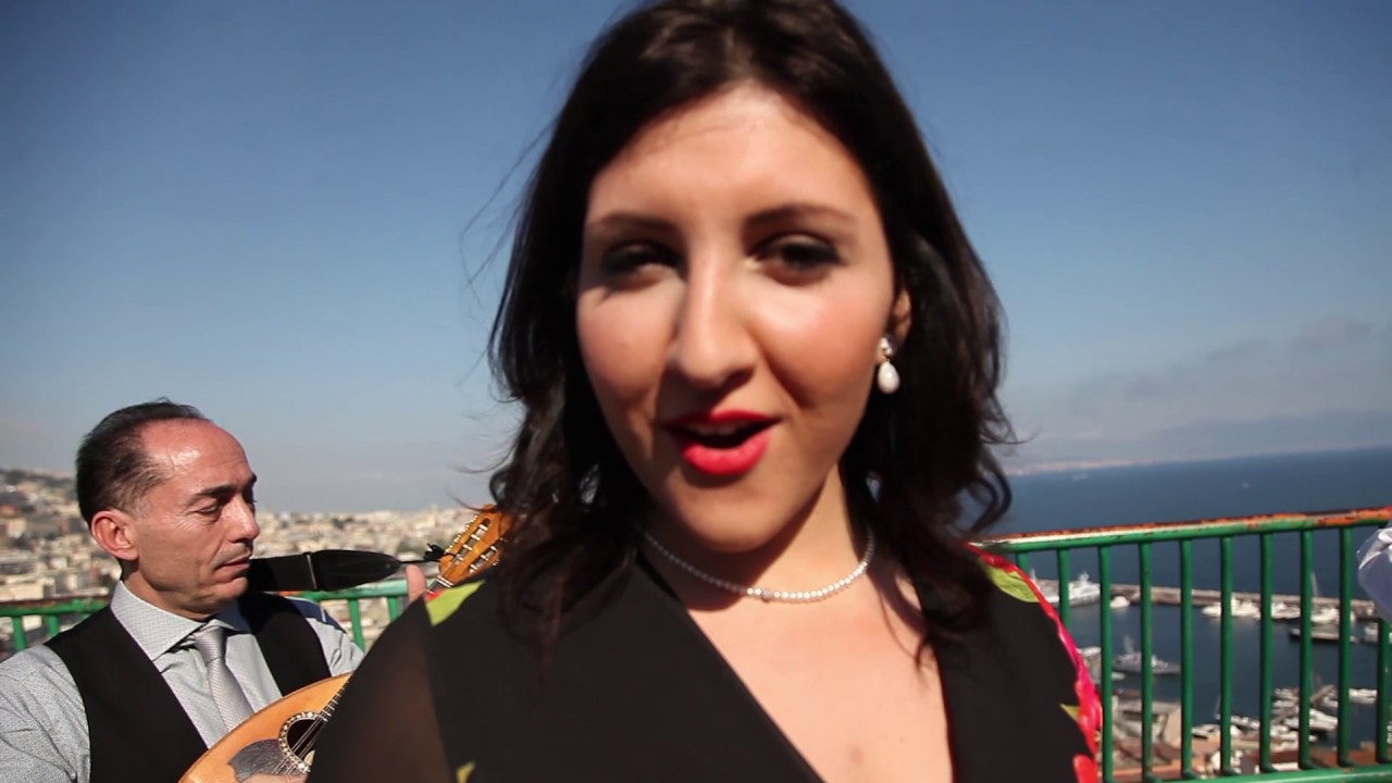 A CITTà E PULLICENELLA: POSTEGGIA CLASSICA NAPOLETANA DI ANTONIA E CARMINE PIGNALOSA