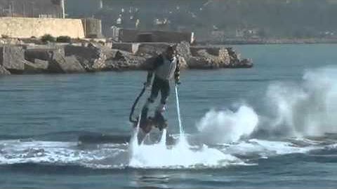 New Technology ----- Dive like a dolphin with the Flyboard jet-pack