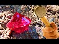Giant diamond VS hammer! I dug a big diamond and tried to break it.gems