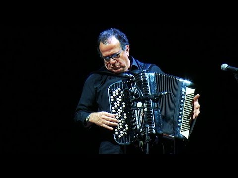 სამი ვირტუოზი მუსიკოსის და ქართული ჯგუფის \"ირიაო\" კოლაბორაცია რუსთაველის თეატრის სცენაზე