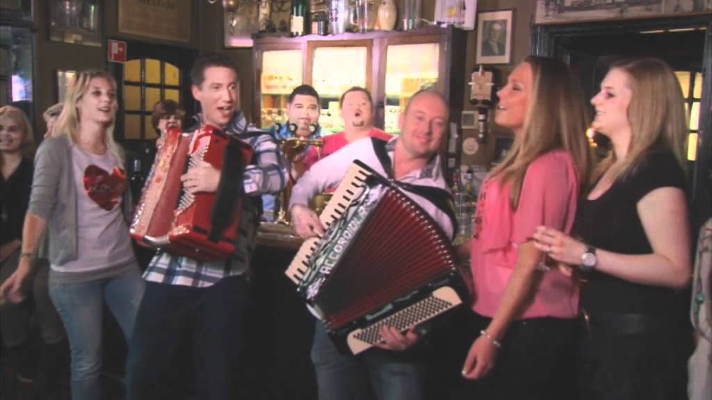 Frans Duijts & Django Wagner - In Ons Café (officiële videoclip) Frans Duijts & Django Wagner - In Ons Café (officiële videoclip)
