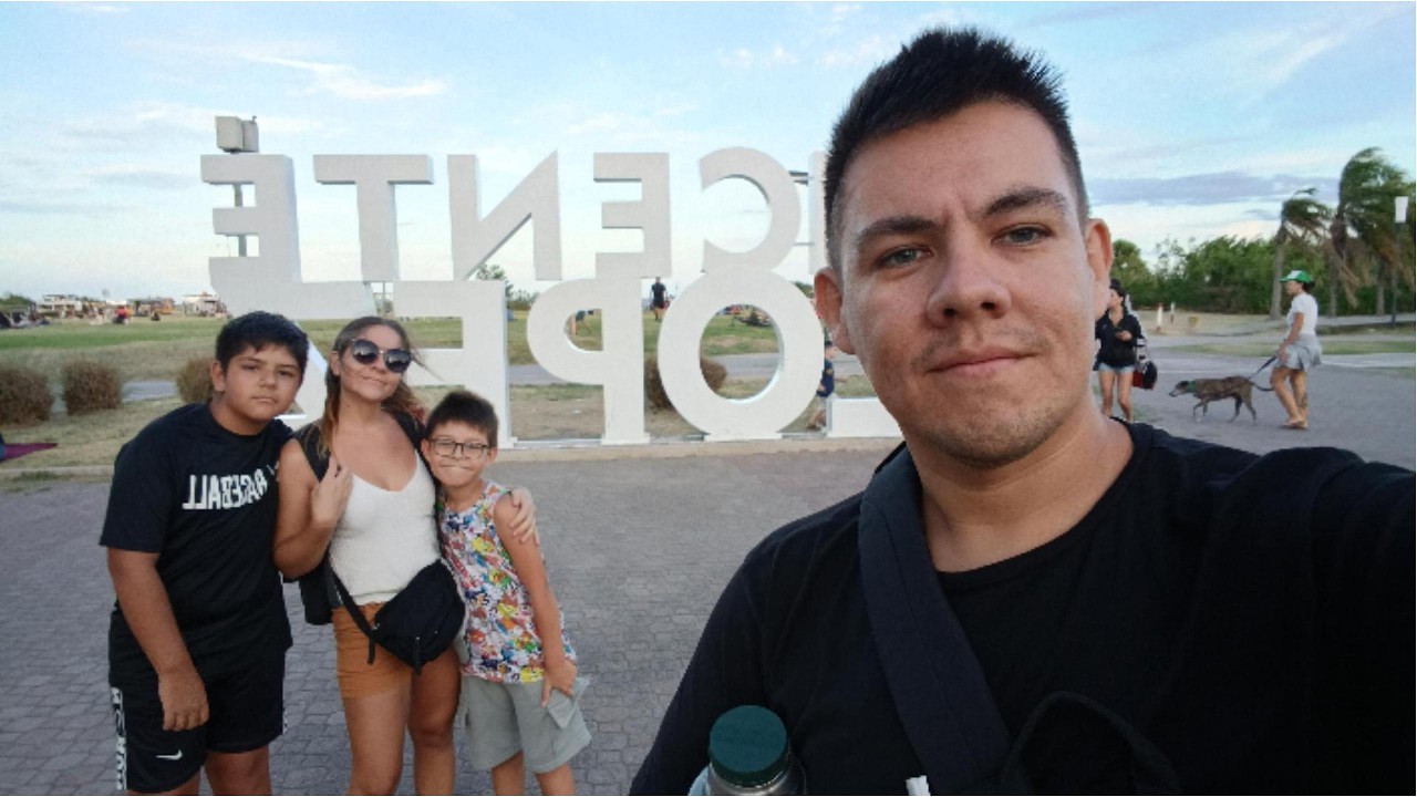 Plaza, avistaje de aviones, supermercado y Parque Vicente López.