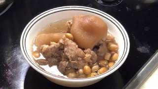 Soup recipes - very simple pork leg and peanuts soup 花生猪脚汤