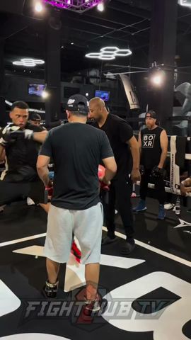 Roy Jones Jr training David Benavidez on signature left hook!