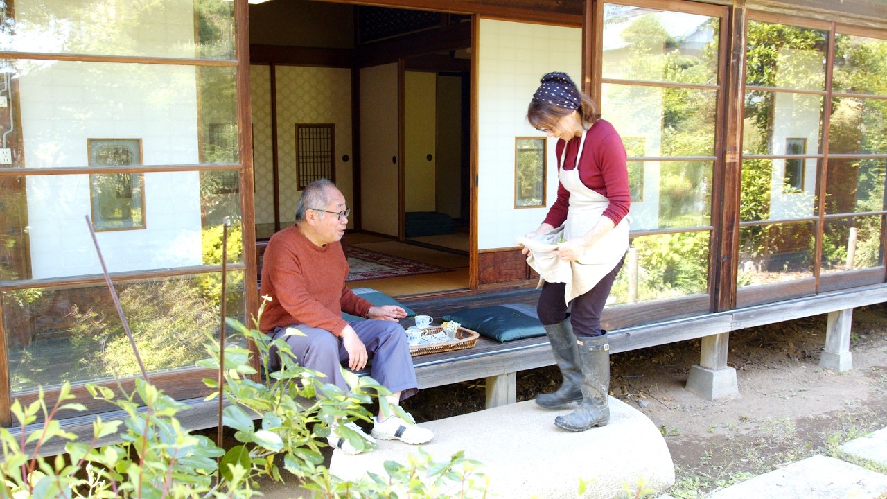 エプロンいっぱいのスナップエンドウとおいしいご飯/築90年の古民家でガーデニングと料理を楽しむ暮らし