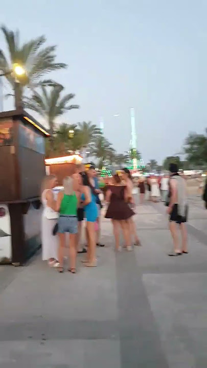 Blond English girls fighting in Ibiza 😱