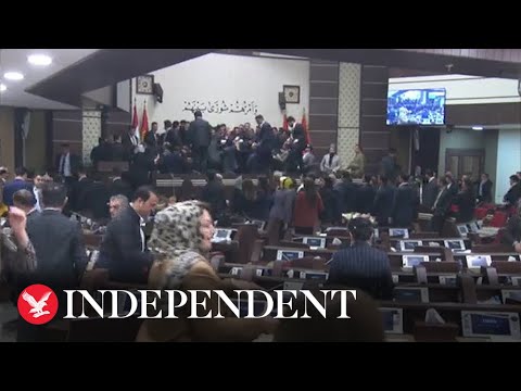 درگیری با هرج و مرج پارلمان کردستان بر سر انتخابات آغاز شد