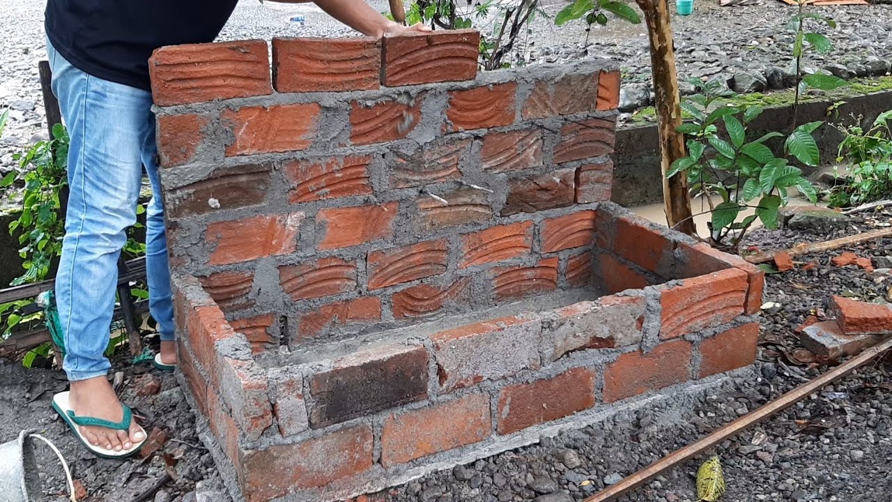 bangun kolam air terjun sederhana depan rumah yang indah