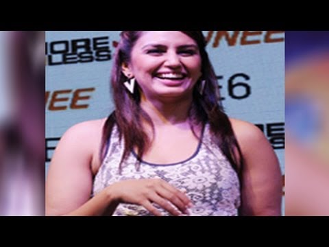 Huma Qureshi SHOCKING FAT ARMS - YouTube