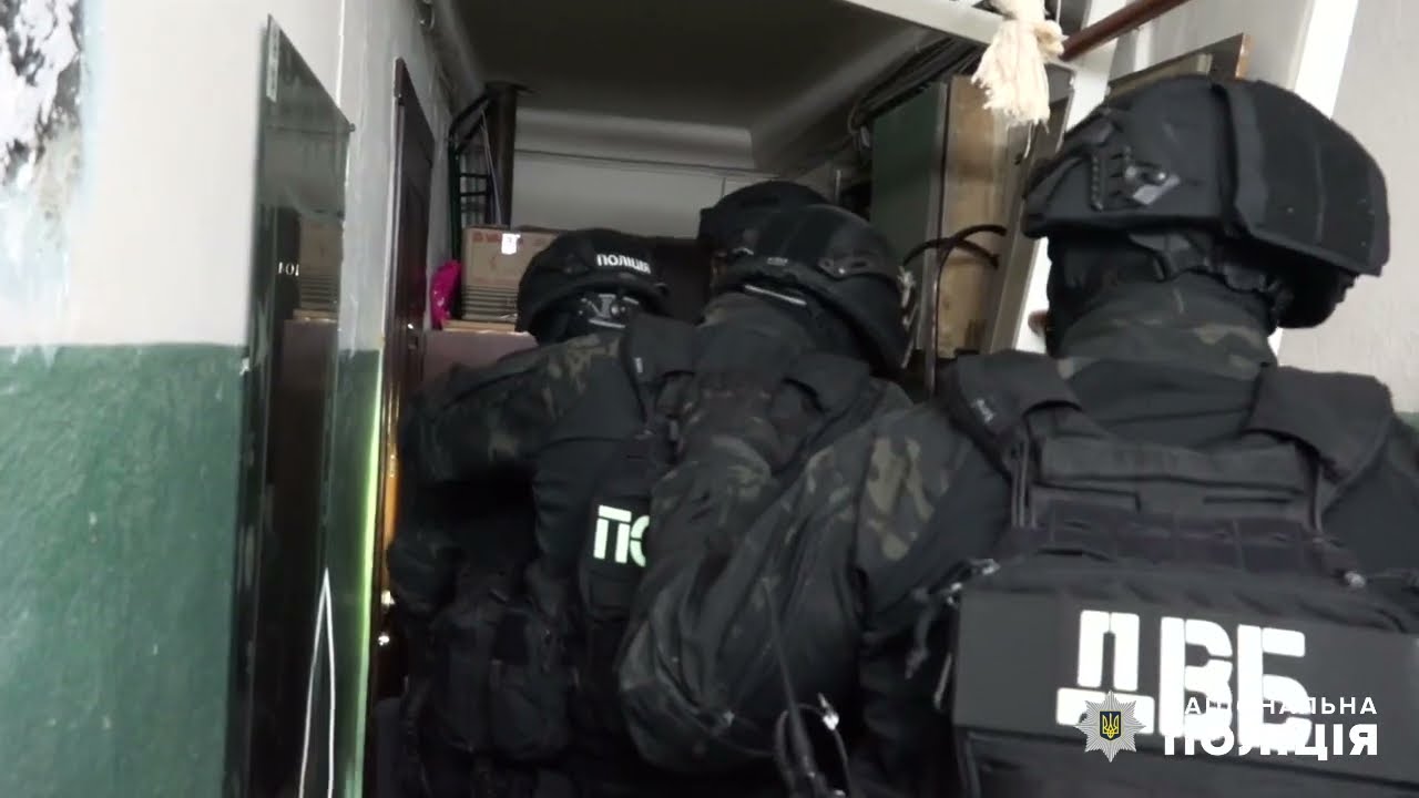 Столичні правоохоронці затримали групу псевдополіцейських – Нацполіція