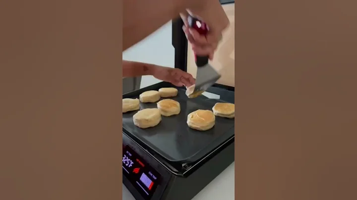 Making biscuits on my blackstone griddle #food #yt...
