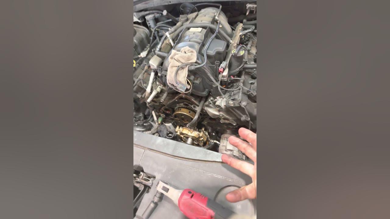 Hemi, timing chain fail, BIG DAMAGE! - YouTube