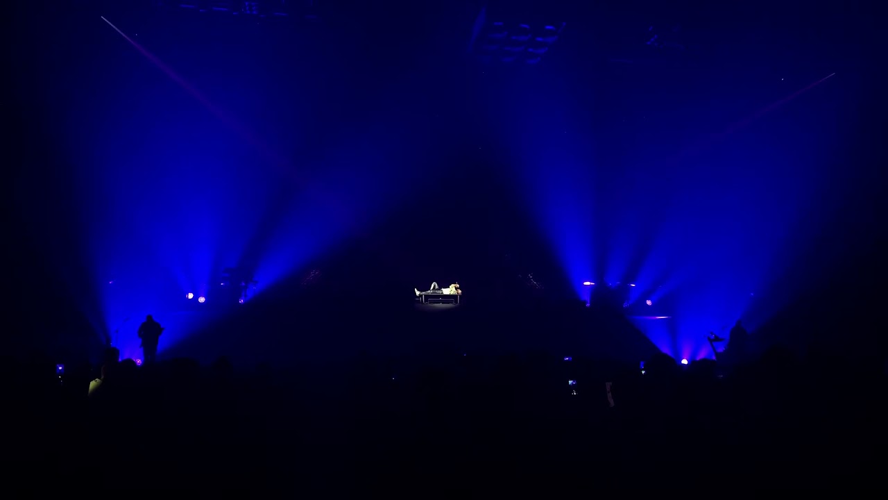 M.Pokora - Si t’es pas là Live Pyramide Tour Zénith Amiens 08/03/2020