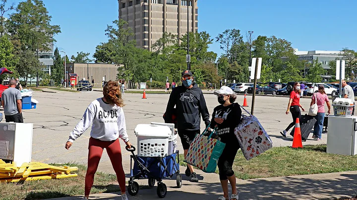 Brock students return to campus during residence Move-In Weekend