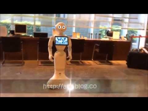 Robot at Sunroute Plaza Shinjuku Hotel, Tokio, Japan, 2016