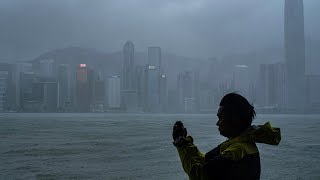 Typhoon mangkhut: highest warning raised in hong kong