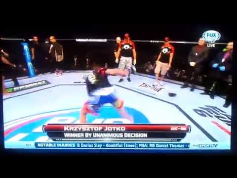 UFC Fighter Breakdances after fight