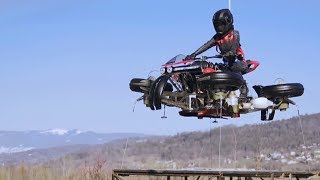 Première mondiale : la moto volante de Lazareth