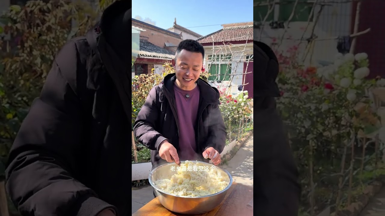 一碗洋芋琼琼，盛着烟火的暖！ 瓷碗里卧着黄澄澄的洋芋琼琼，像把冬日的阳光匀了半捧进来。筷子刚挑起，胡麻油的醇厚就裹着油菜籽的清鲜绕上鼻尖，咬一口，土豆的粉糯在舌尖轻轻化开，满是土地沉淀的清甜。  它