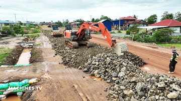 Technique Skills Surface Road Construction Using Excavator Spreading Stone Roller Motor Grader