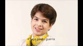 meninos bonitos mais os carrossel