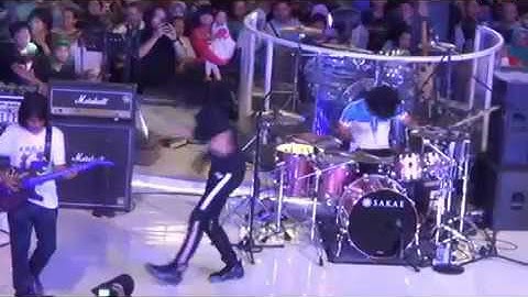 GIGI Live In Summarecon Mall Bekasi