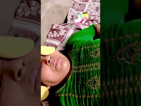 Siyara aaj yes mam bni or apni dadi 😂mummy ka facial￼￼ treatment de rhi hai ￼
