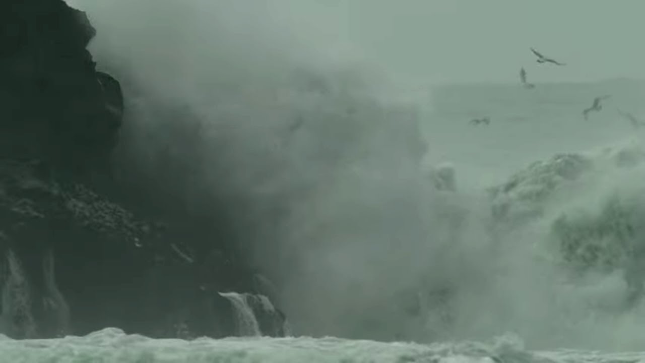 Film backdrop image for The most dangerous waves in the world (2023)