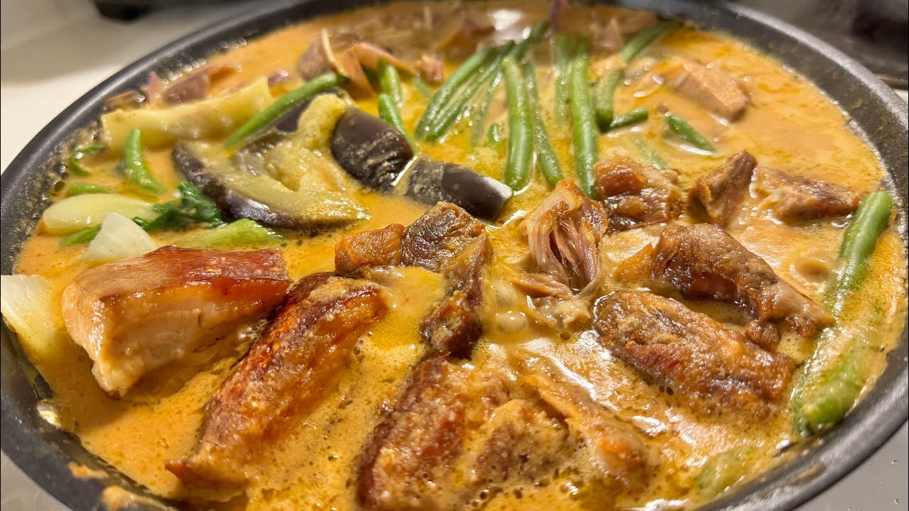 Tinuruan Magluto si Mister|| Pork Karekare Recipe|| Filipina Finnish ...